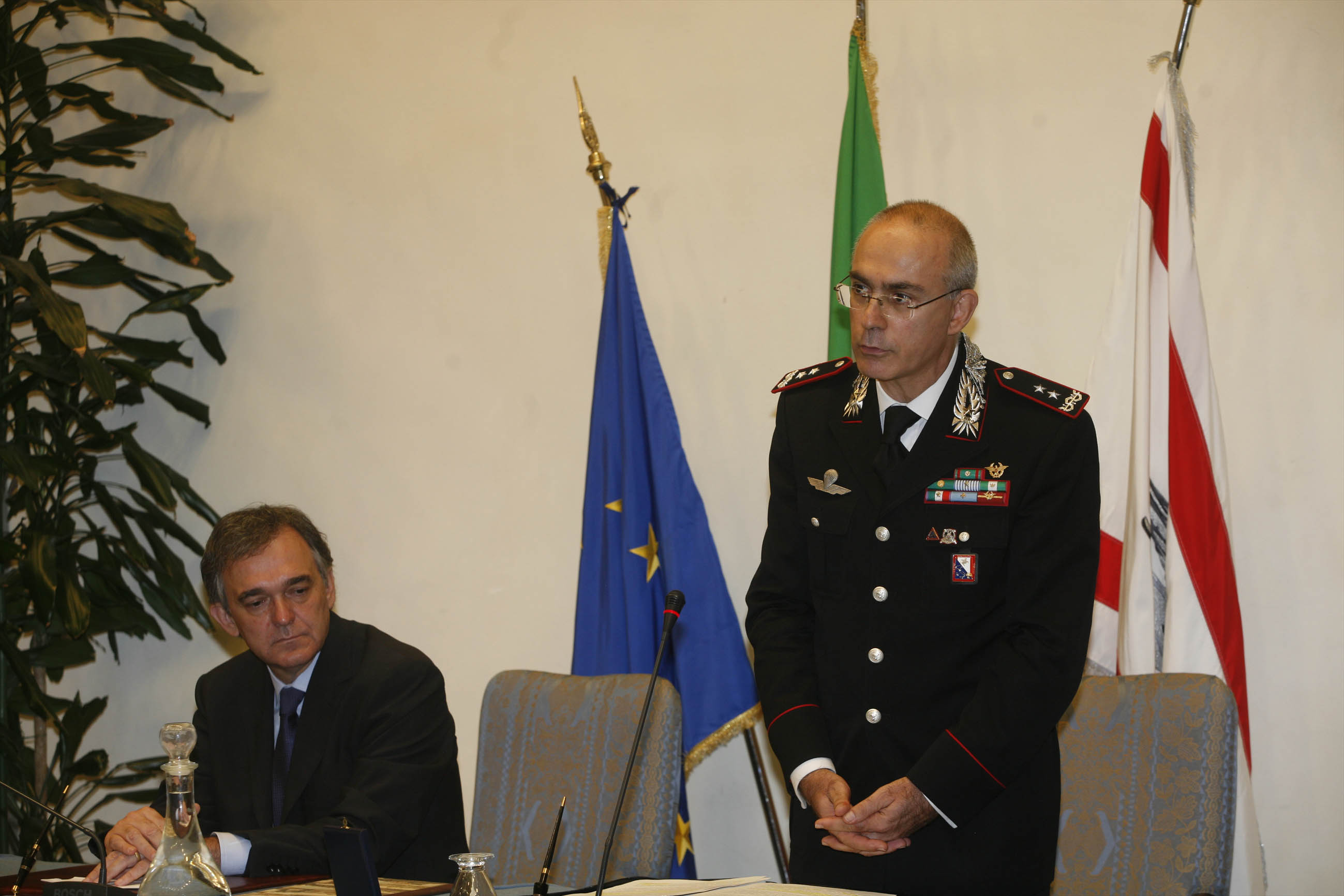 Il presidente Rossi consegna medaglia ai Carabinieri 17